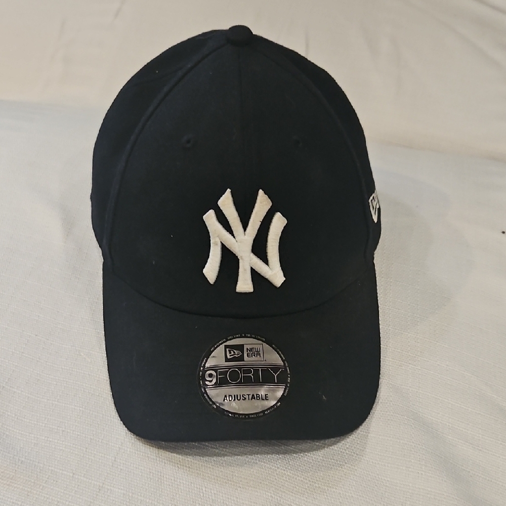 NY Yankees New Era Black Cap with White Logo